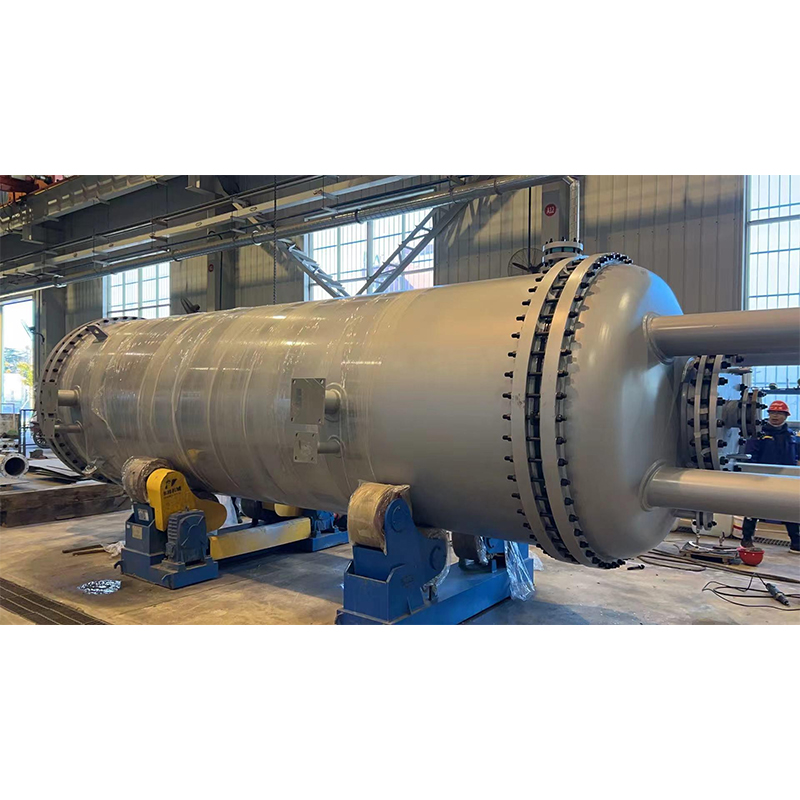 How to prevent blistering of the inner lining layer in equipment lined with PE?